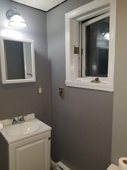 Building Photo - 897 Branch Ave