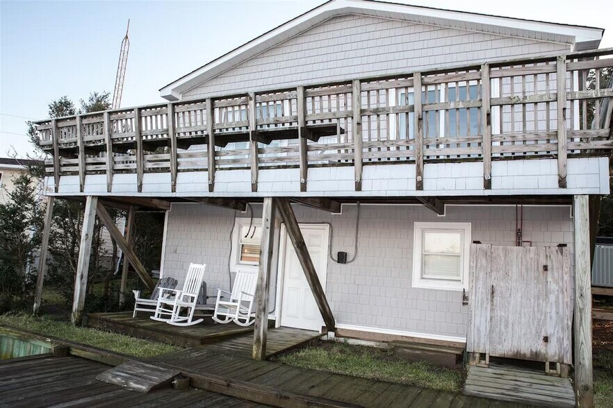 Building Photo - 57219 Island Club Ln