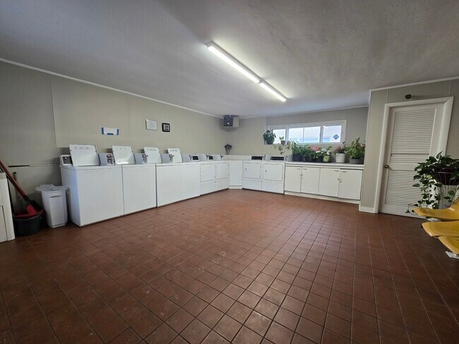 Building Photo - 7201 W Wellington Ave