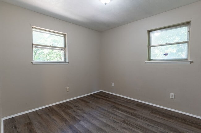 Building Photo - Midwest City Rent to Own!