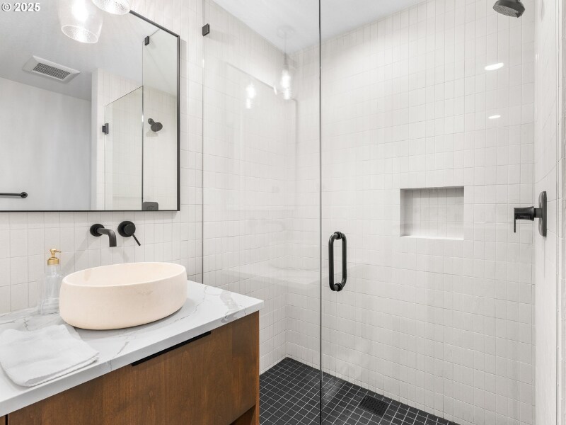 Building Photo - 514 SE 42nd Ave