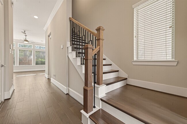 Building Photo - 11905 Wedemeyer Way