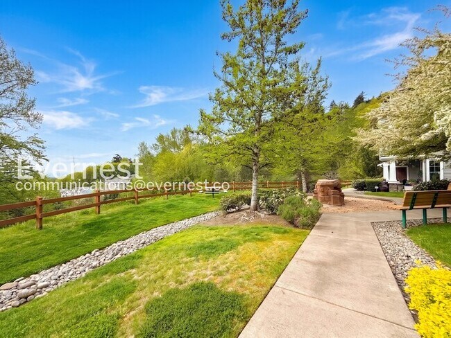 Building Photo - 2 Bed/2 Bath Condo with Garage / Vouchers Accepted / Available Now!