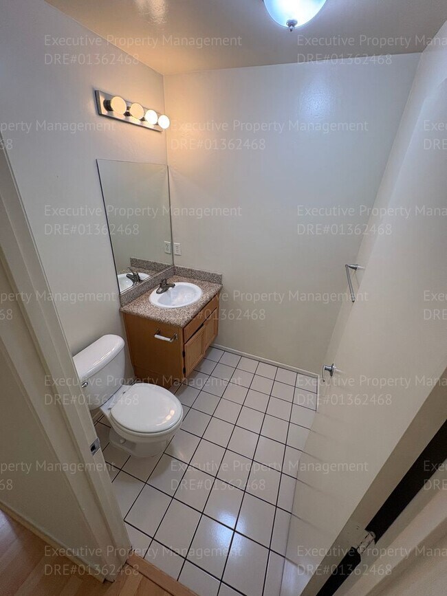 Building Photo - Glolden Valley Luxury Apartments Complex