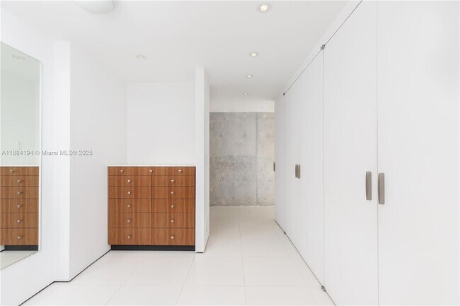 Building Photo - 720 NE 69th St