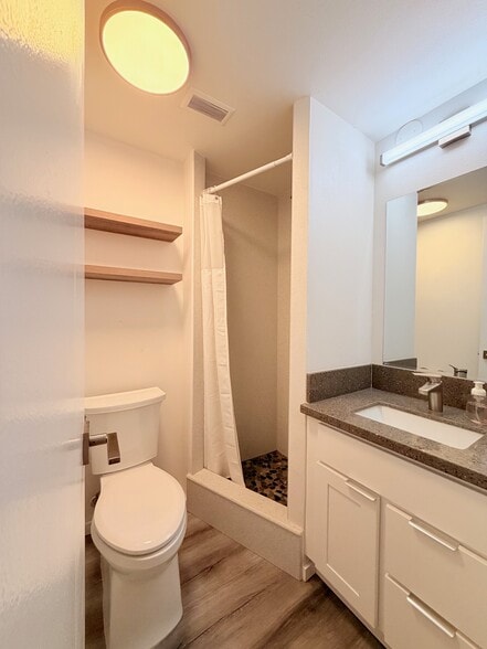 2nd Bath - 225 Queen St
