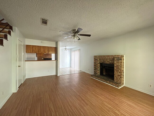 Building Photo - 1704 Bundrant Dr