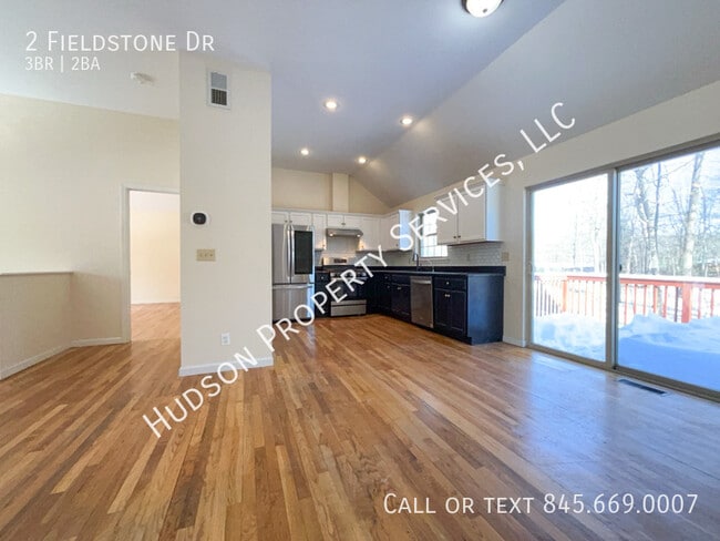 Building Photo - 2 Fieldstone Dr