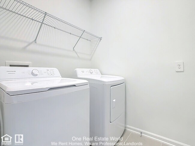 Building Photo - 2971 Maloof Dr