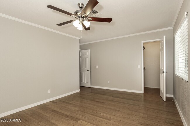 Building Photo - 6410 W Sandra Terrace