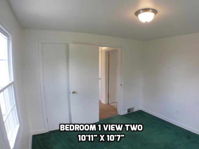 Building Photo - Three bedroom home excellent neighborhood