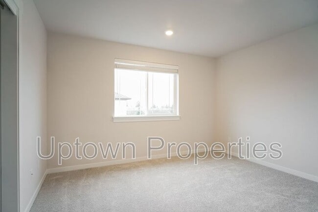 Building Photo - 16959 SW Leaf Ln