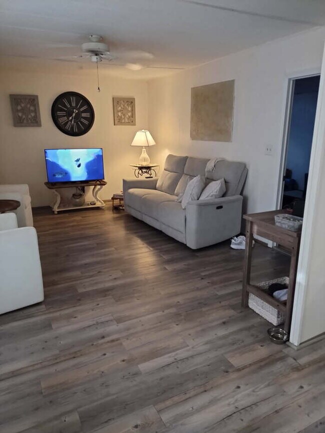 Building Photo - ask about Owner financing available