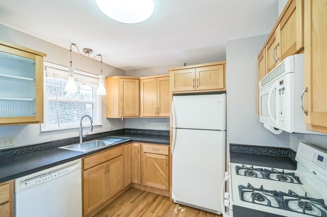 Building Photo - 345 NE 9th Pl