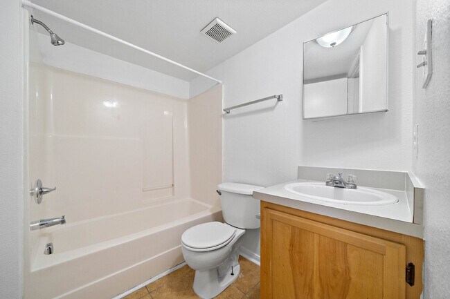 Building Photo - 8100 Seawall Blvd