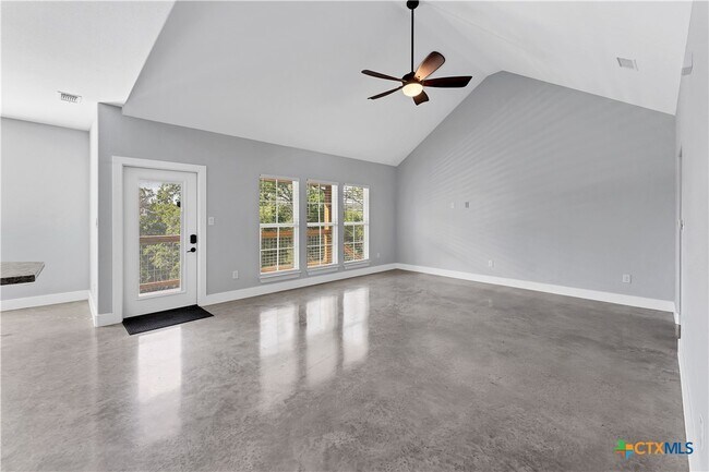 Building Photo - 1355 Estate Dr