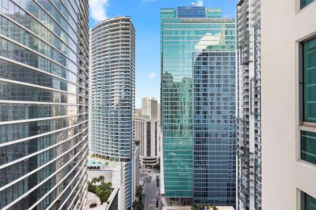 Building Photo - 300 S Biscayne Blvd