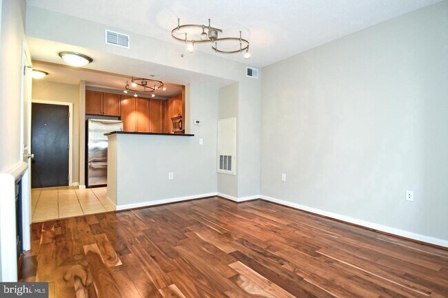 Building Photo - 851 N Glebe Rd