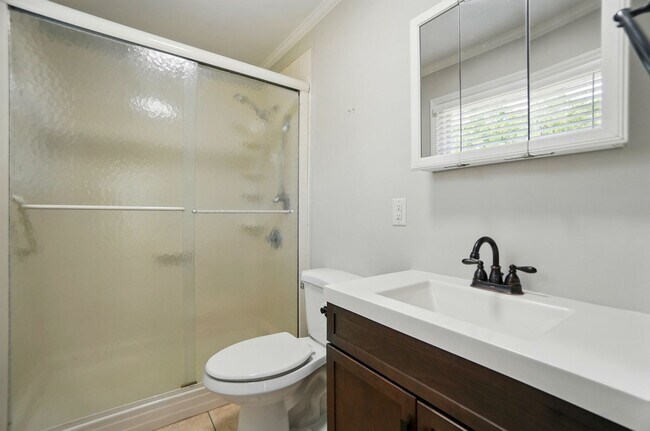 Building Photo - Renovated Gem in Gastonia with Walkout Bas...