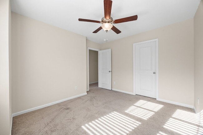 Building Photo - Lake Wylie Townhome with amazing amenities!