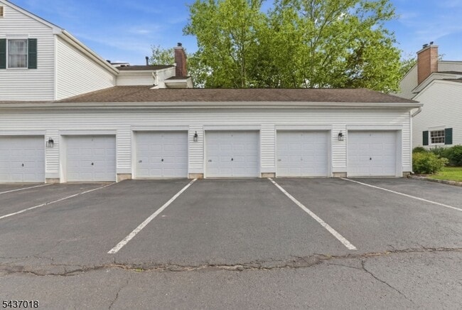 Building Photo - 130 Smithfield Ct