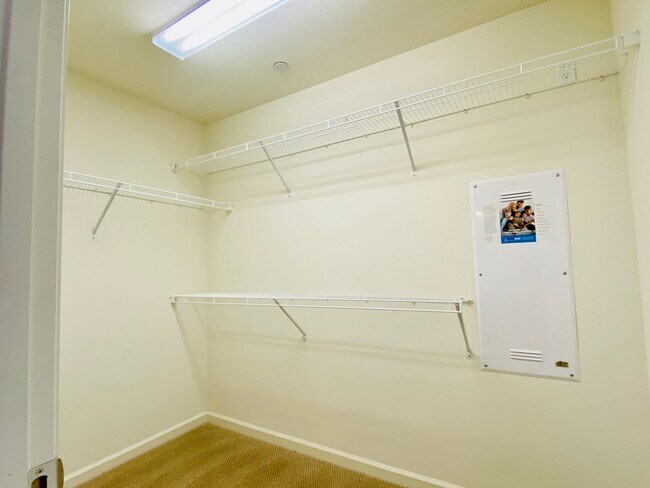 Building Photo - $2,395 Ashlan & Leonard, Beautiful 3 Bedroom - Buckingham Ave, Clovis