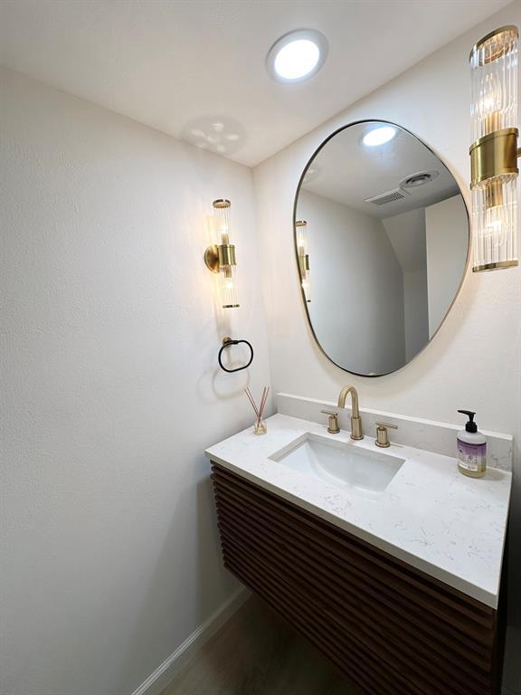 Building Photo - 2110 Potomac Dr