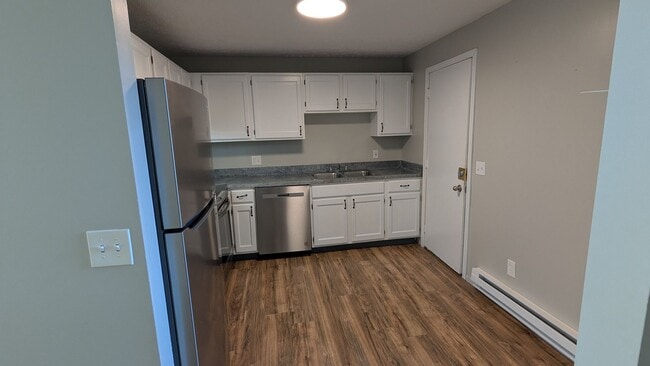 Building Photo - MN Cedar Village (857)