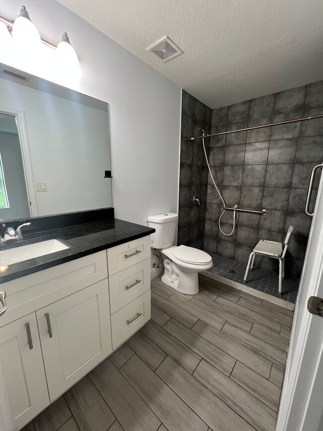 Building Photo - Beautiful 3-bedroom 2 bath single story home in SW Orlando near International Drive