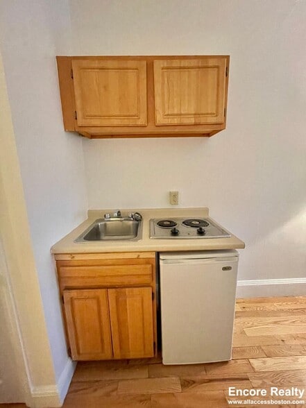 Building Photo - 1061 Beacon St