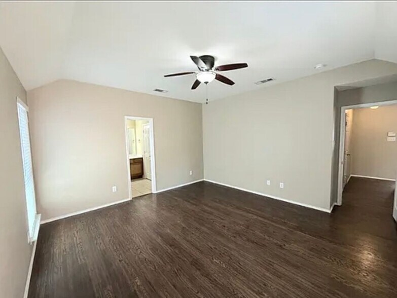 Building Photo - 13645 Valley Mills Dr