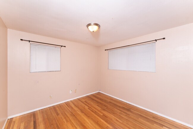 Building Photo - 804 NE 123rd St