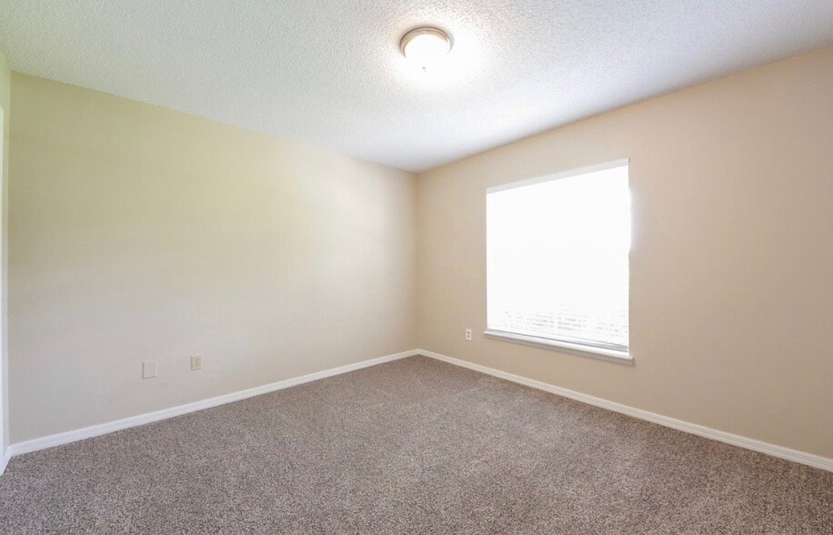 Building Photo - 4447 Windsmere Blvd