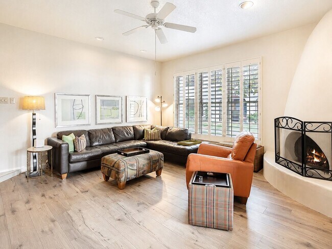 Building Photo - 5200 S Lakeshore Dr