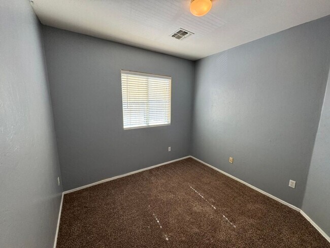 Building Photo - 467 E Calle De Ocaso