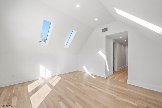 Building Photo - 96 Watchung Ave