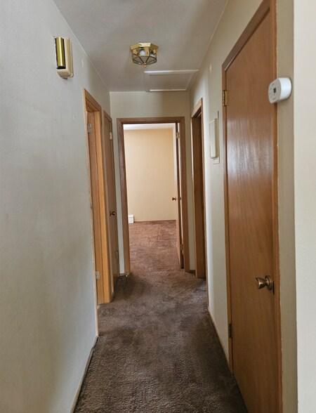 Building Photo - 5900 Yukon Ct