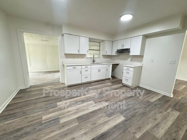 Building Photo - 6330 Newick Dr