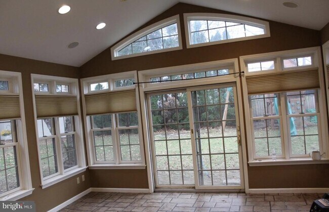 Building Photo - 2264 Raleigh Rd