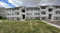 Building Photo - 3 Bedroom/2 Bathroom Condo in Magna