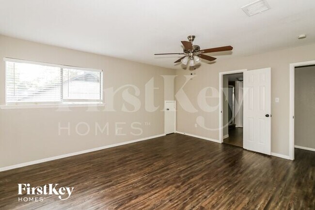 Building Photo - 2703 Shady Bayou Ln