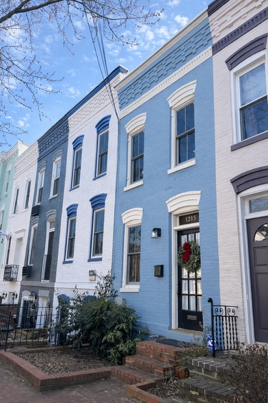 Building Photo - 1215 C St SE