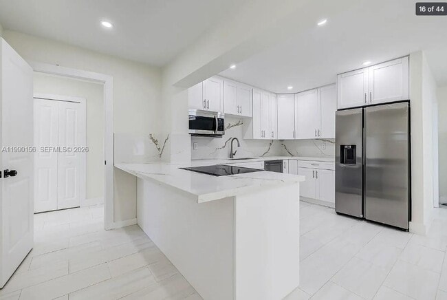 Building Photo - 865 W 72nd Pl