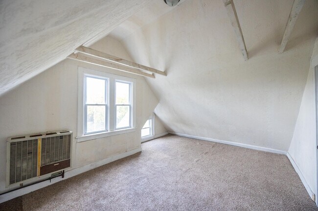 Building Photo - 2257 E 80th St