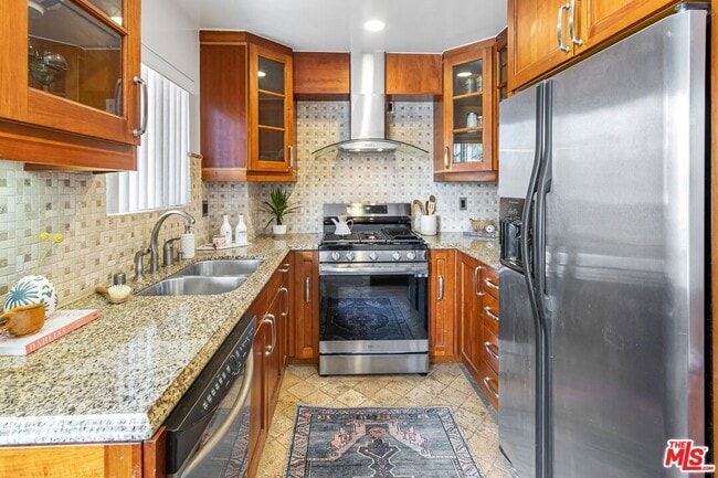 Building Photo - 1154 S Barrington Ave