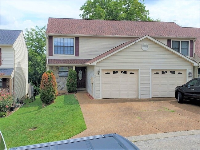 Primary Photo - Spacious 3BR/2.5BA Townhouse in The Maples...