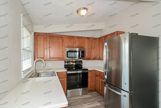 Building Photo - 604 Wicklow Dr