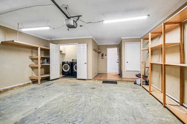 Building Photo - 1602 E Messick Loop