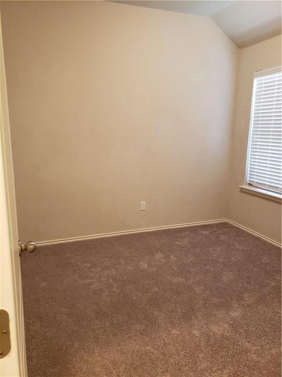 Building Photo - 533 Peregrine Way