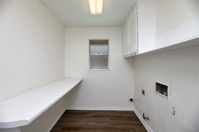 Building Photo - 2621 Pinehurst Dr